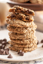 Load image into Gallery viewer, Bazzini Dark Chocolate Walnuts Cookies