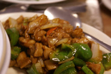 Load image into Gallery viewer, Bonnie Plants Green Bell Pepper chicken stir fry